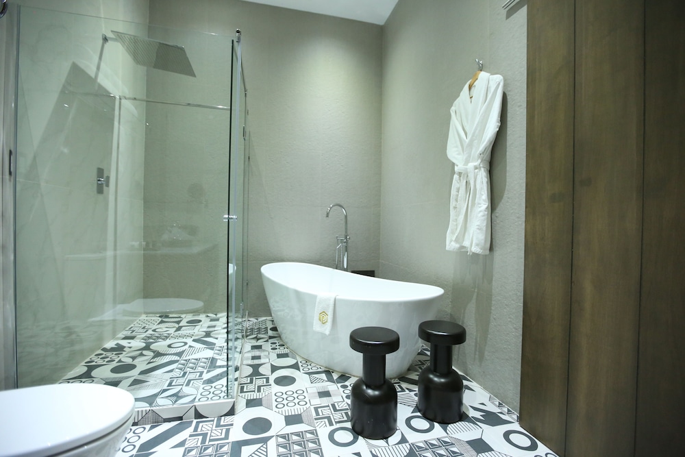 Master suite con tina photo 3