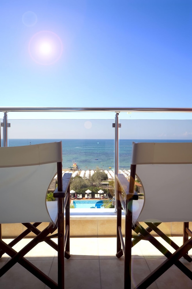 Standard Triple Room, Sea View photo 1