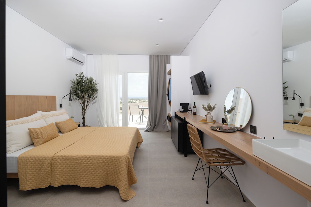 Suite, 1 King Bed, Balcony, Sea View