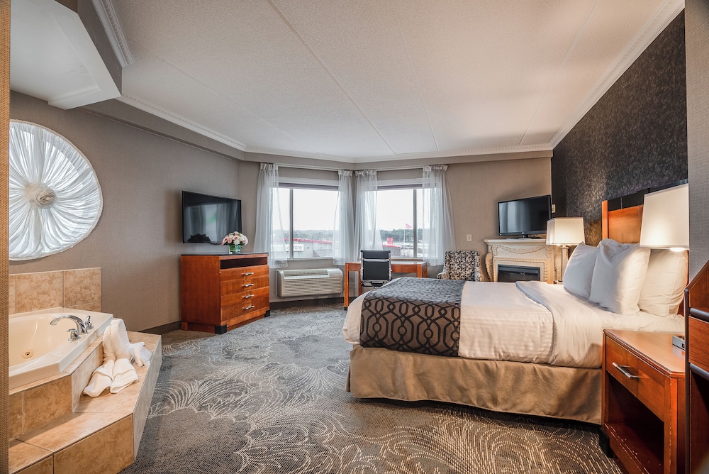 Queen Suite with Jetted Tub photo 1