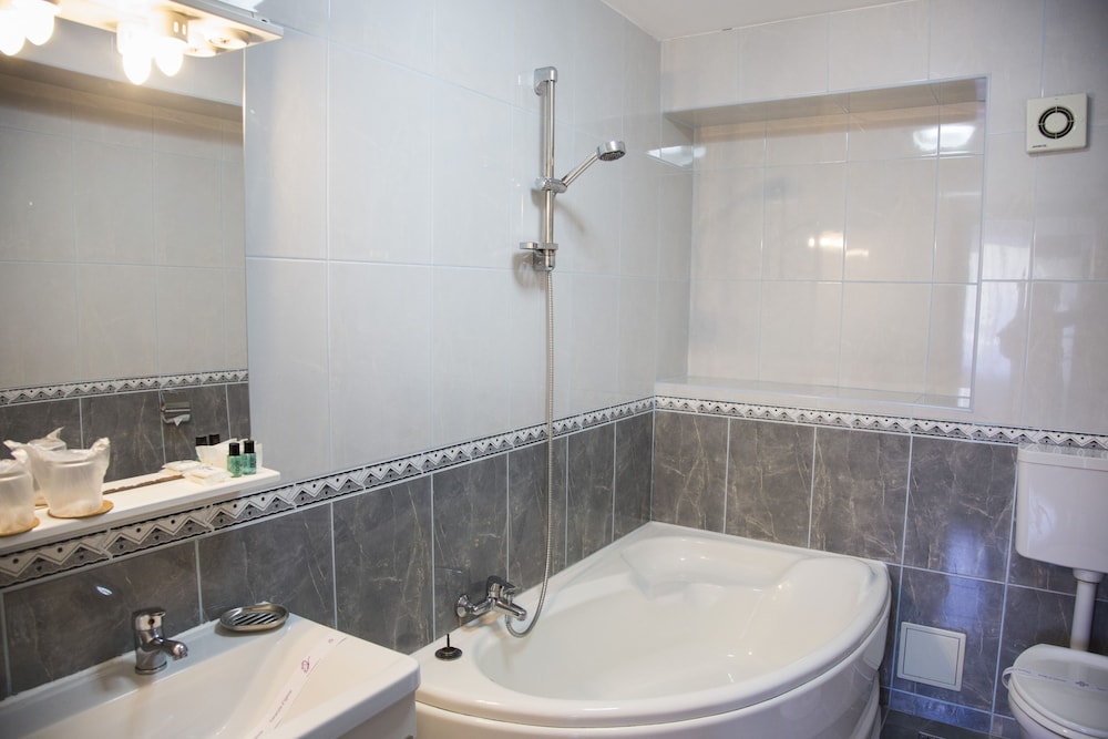Suite - Photo 4