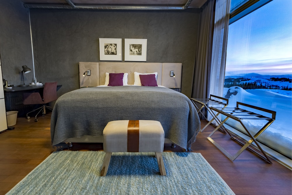 Junior Suite, 1 Bedroom, Accessible, Hill View photo 2