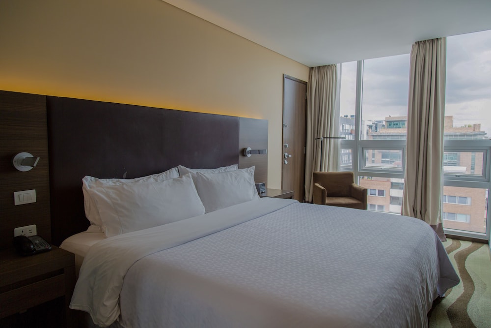 Classic Room, 1 King Bed photo 3