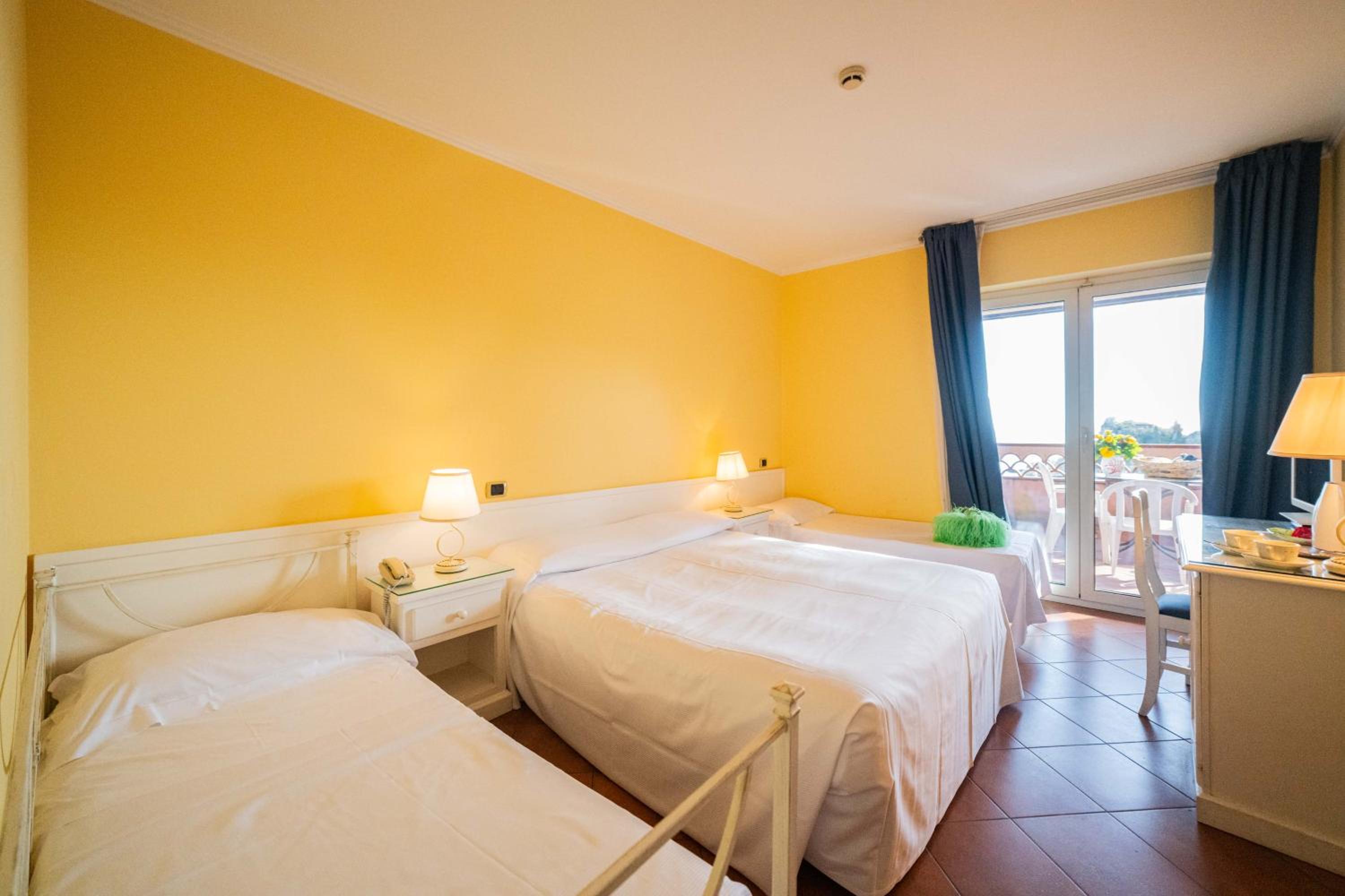 Quadruple Room with Sea View