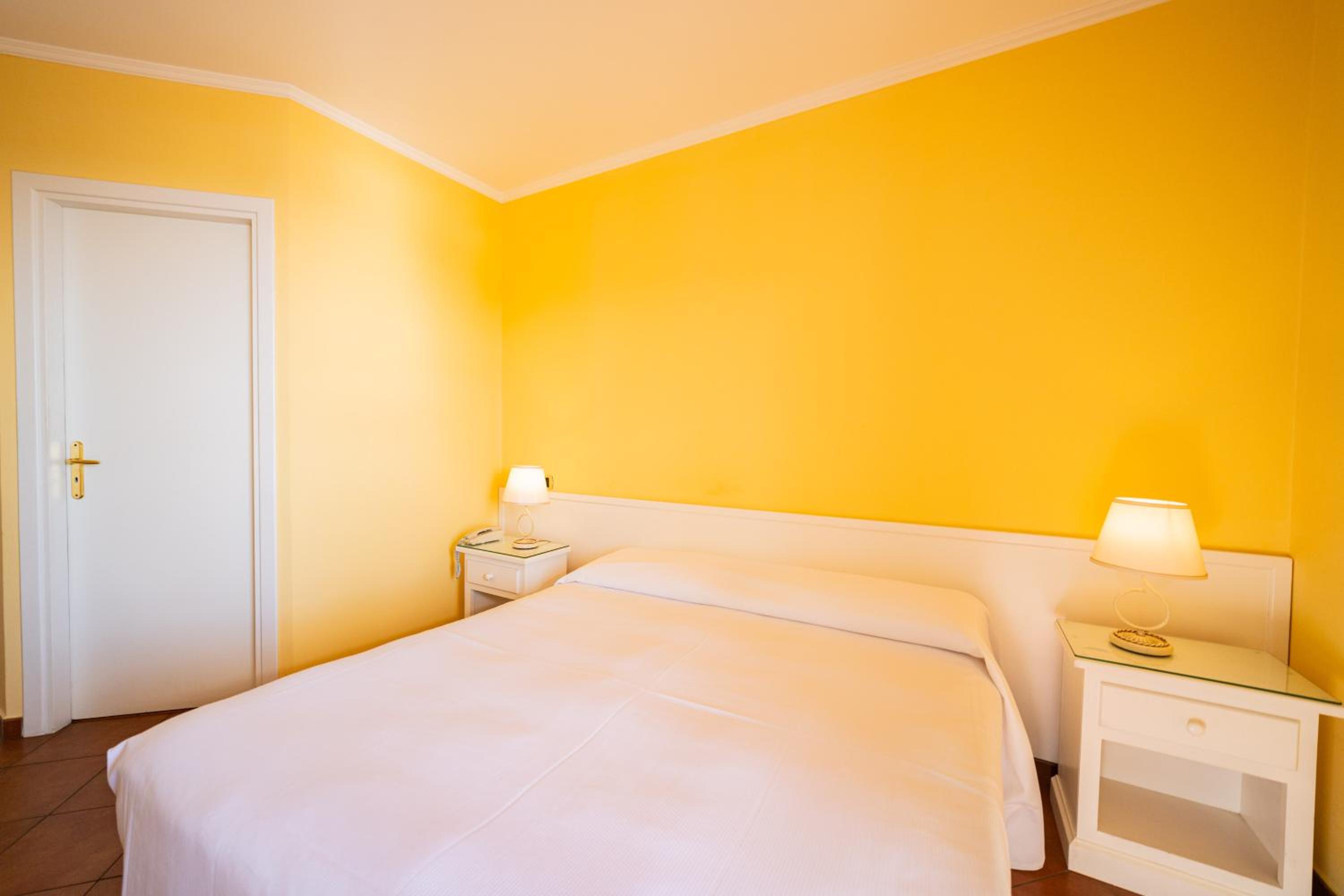 Deluxe Double Room with Balcony and Sea View - Photo 6