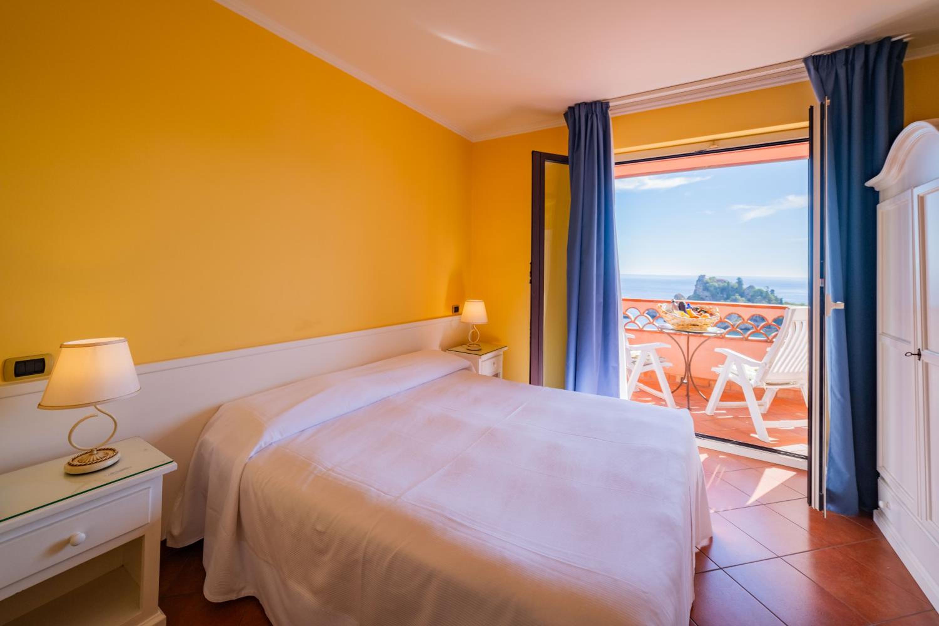 Deluxe Double Room with Balcony and Sea View - Photo 1
