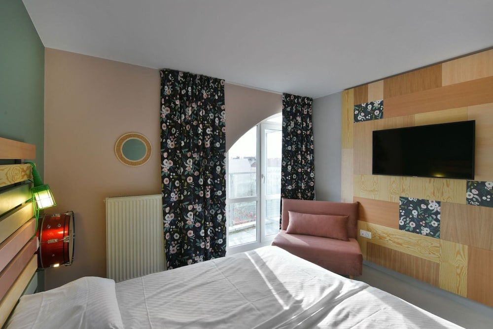 Comfort Room, Balcony, City View photo 1