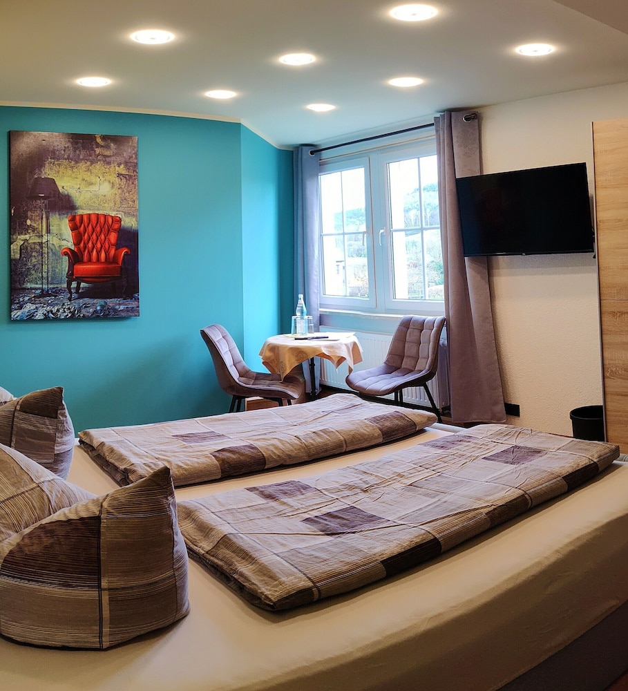 Classic Triple Room, Private Bathroom, Garden View - Photo 5
