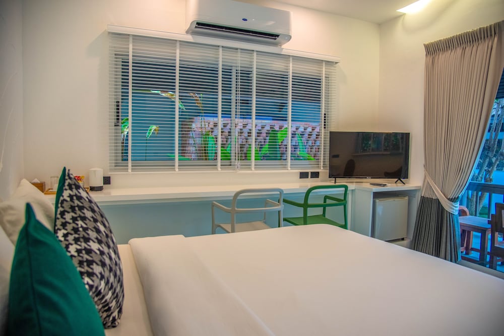 Deluxe Villa, 1 King Bed, Garden View - Photo 1