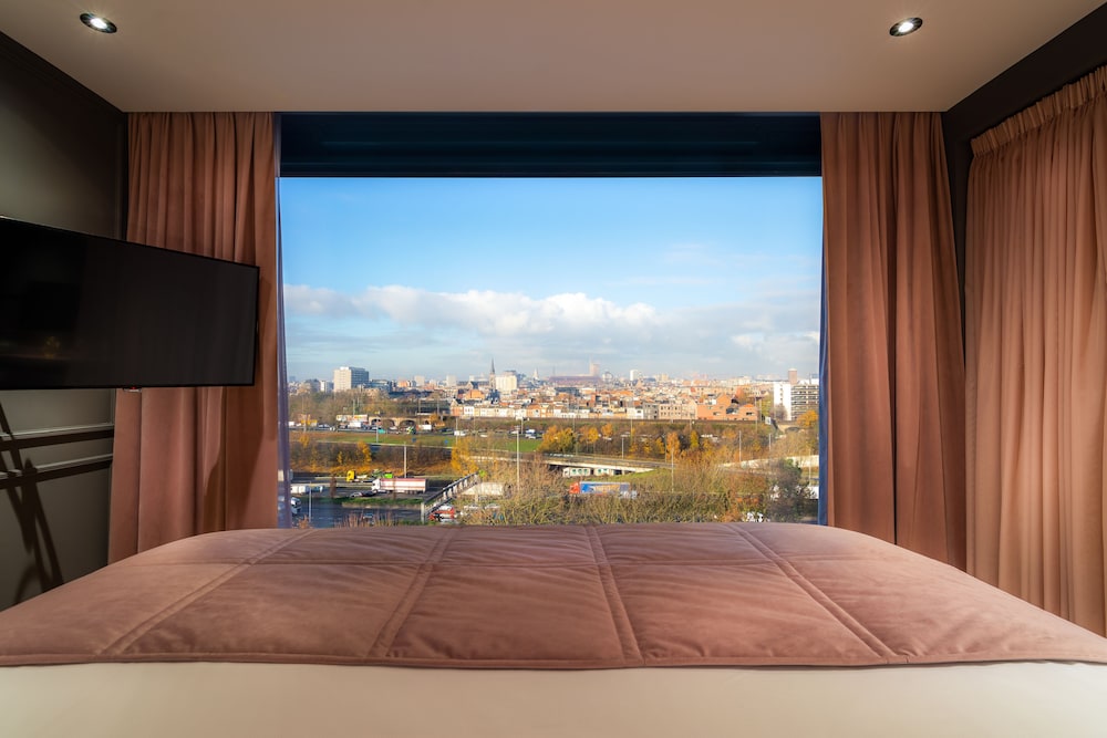 Luxury Suite - Photo 4