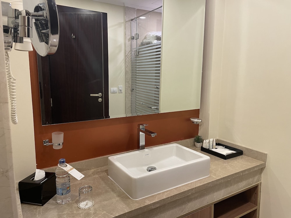 Deluxe Twin Room, Pool View - Photo 6