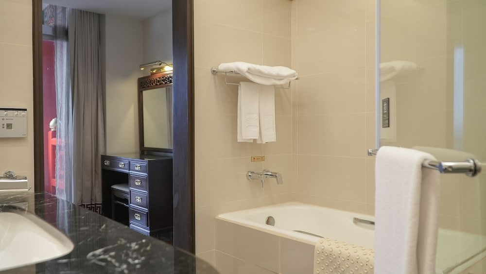 Corner Suite thumbnail 6