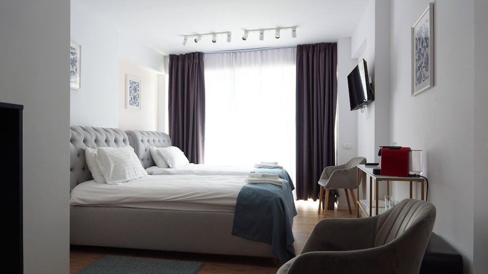 Standard Room, 2 Twin Beds, Non Smoking - Photo 1