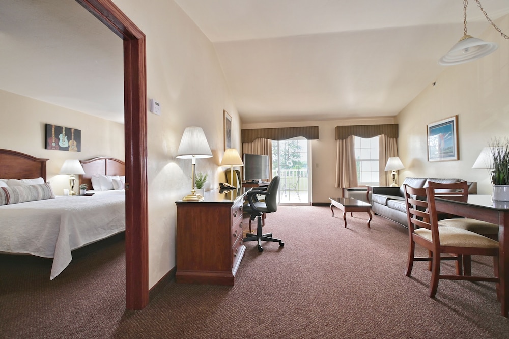 Premier Suite (Queen) - Photo 7