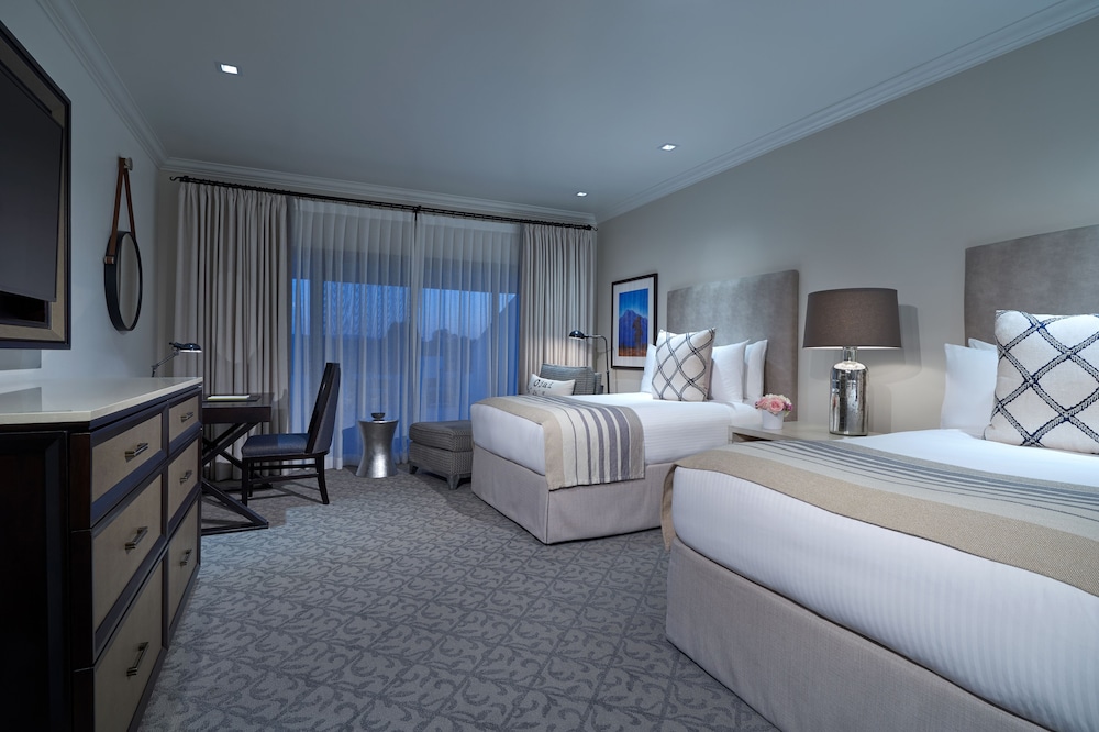 CASA ROBLES SUITE - TWO QUEEN BEDS
