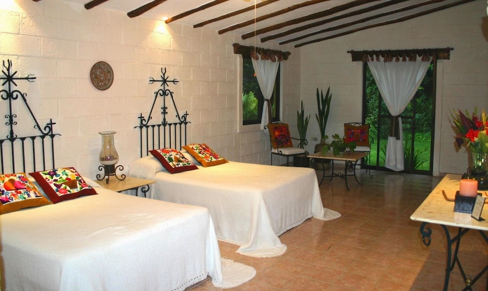 Suite (Master) - Photo 2