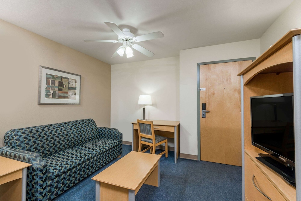 Suite, 1 Bedroom, Non Smoking (1 KINGBED) - Photo 4