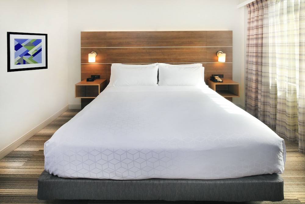 Standard Room, 1 King Bed, Accessible - Photo 7