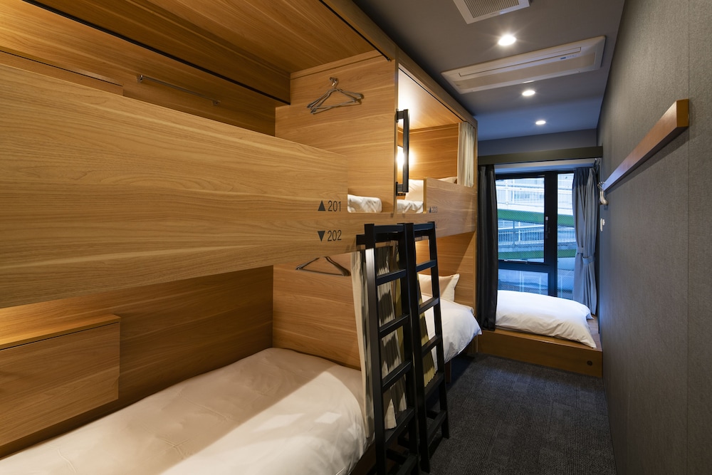 Family Room, Non Smoking, Shared Bathroom, For 5 Guests photo 1