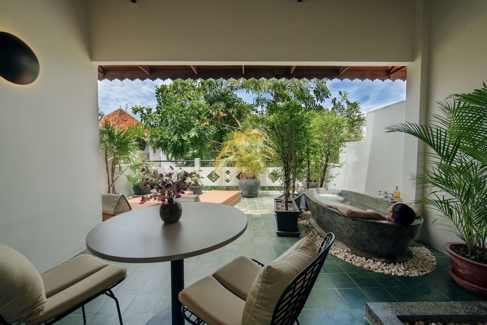 Deluxe Rooftop Terrace Twin with Bathtub (Resort) - Photo 2
