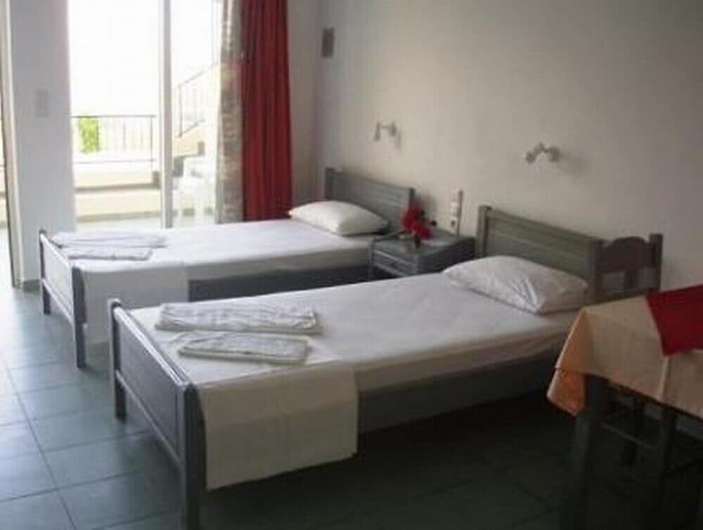 Basic Studio, 2 Twin Beds, Sea View photo 1