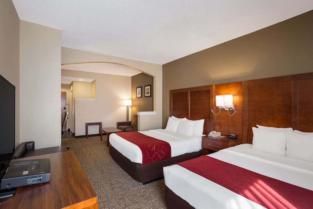 Suite, Multiple Beds, Non Smoking - Photo 1