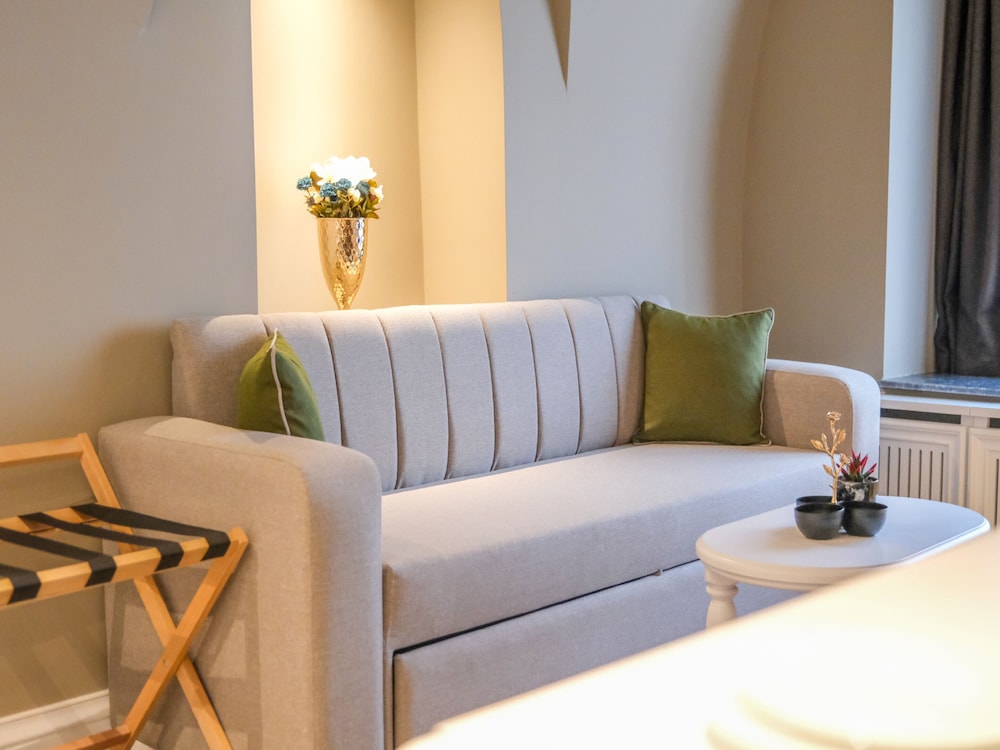 Family Room, 1 Queen Bed with Sofa bed, Non Smoking, City View photo 2