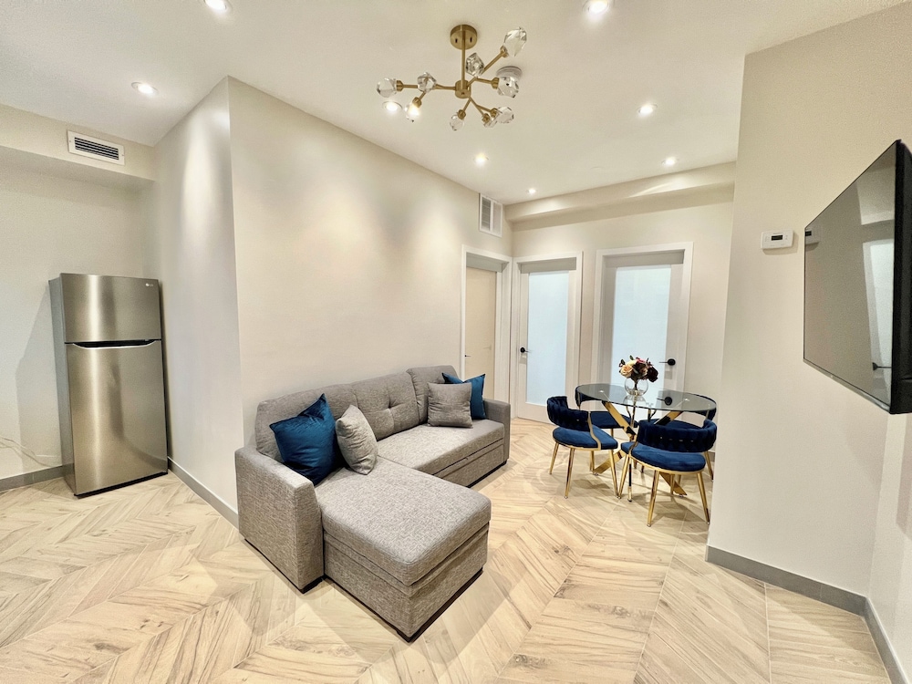 Luxury Apartment, Multiple Beds, Non Smoking (Newly Renovated)