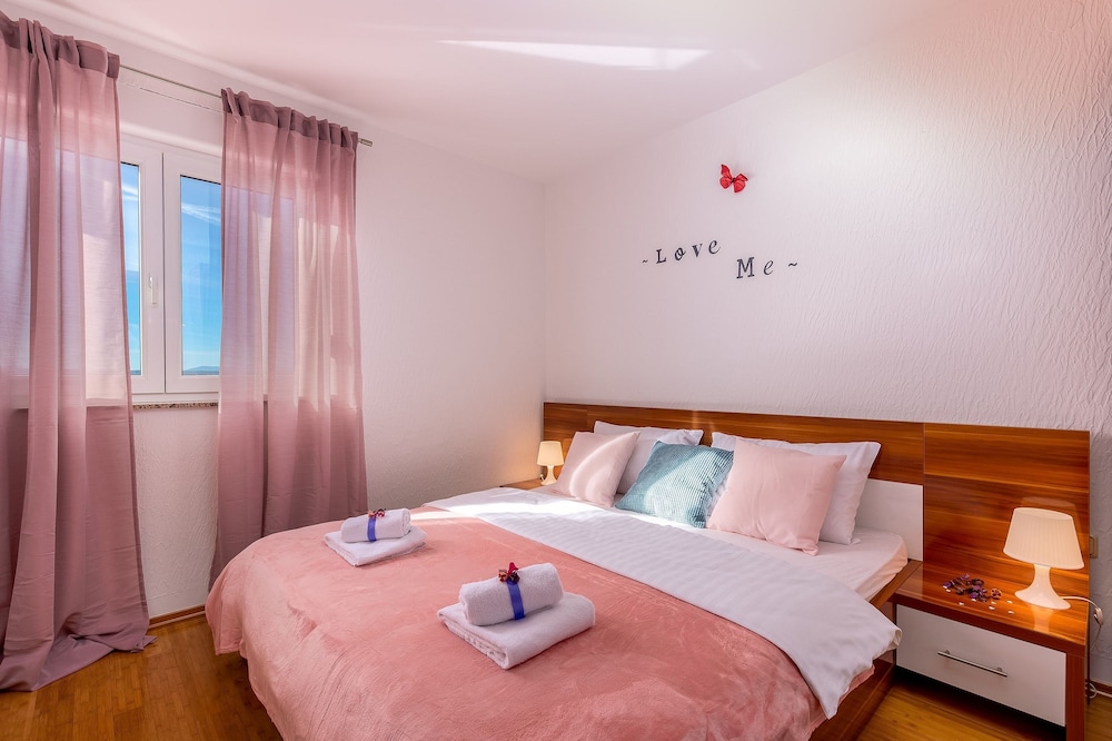 Apartment, 2 Bedrooms, Sea View (2)