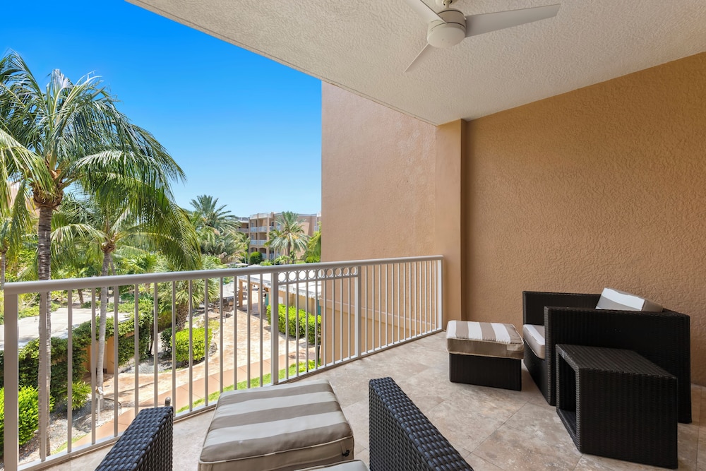 Pool View Suite - Photo 5
