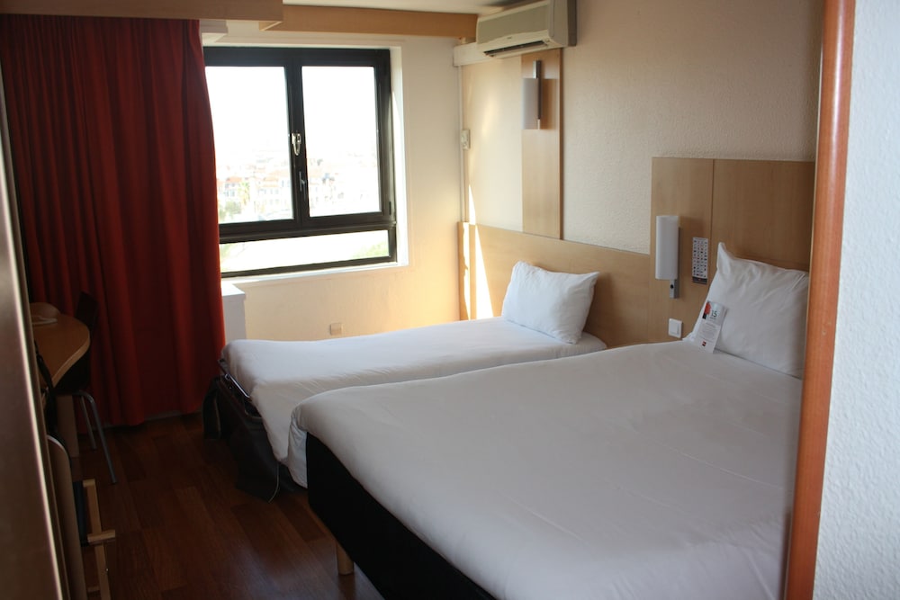 Premium Room, 1 Double Bed with Sofa bed - Photo 16