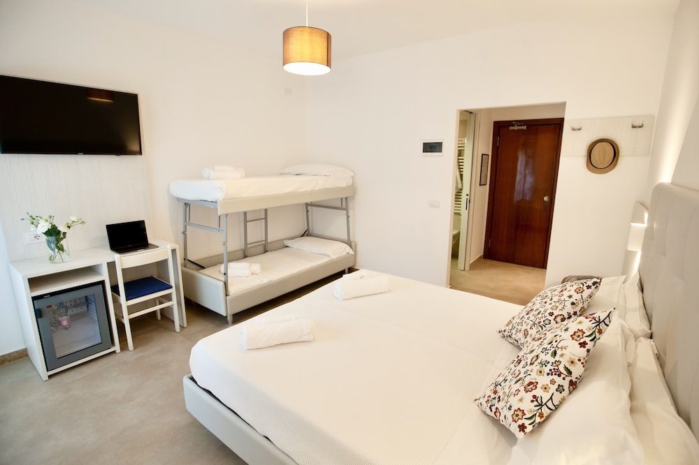 Deluxe Quadruple Room, 1 Bedroom, Balcony