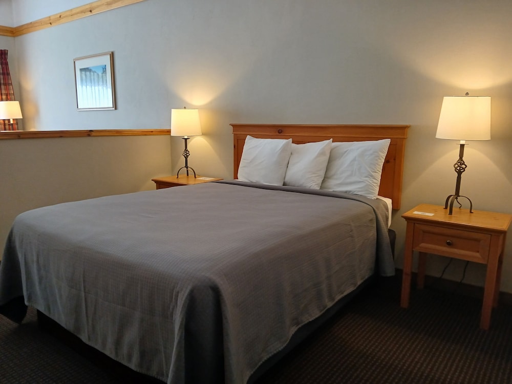 Deluxe Queen ADA-Wheelchair Accessible