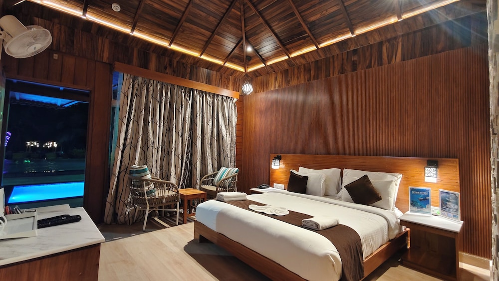 Ocean Suite Private Pool Villa - Sea Facing (Beach Front) photo 2