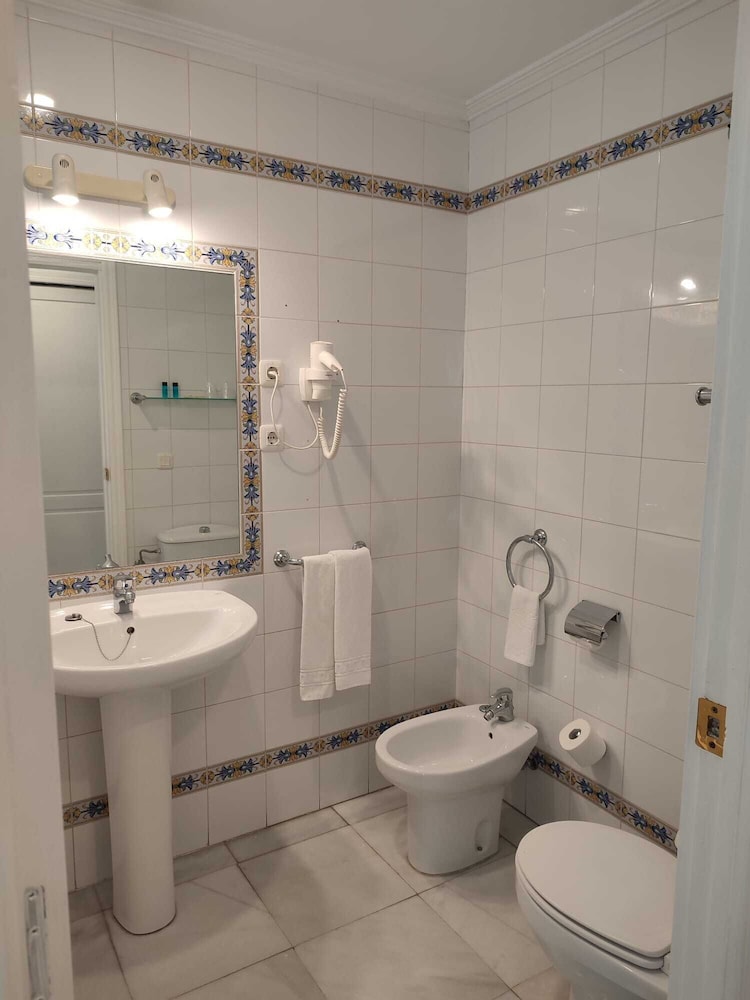 Double Room - Photo 8