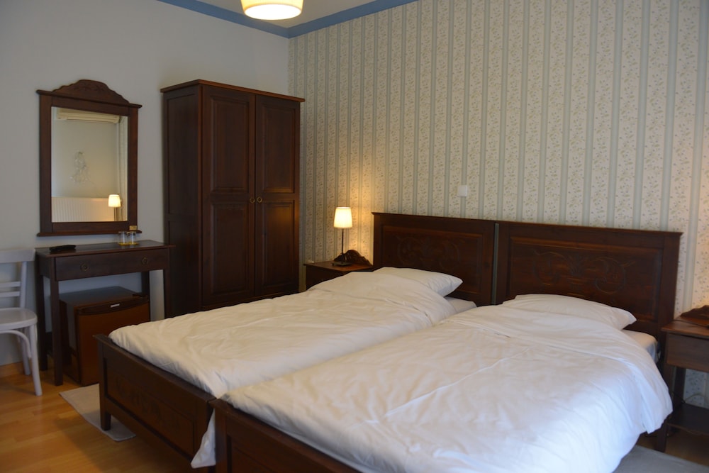 Basic Twin Room