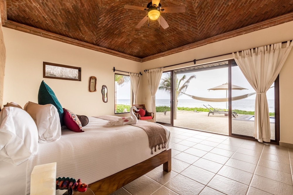 Room, Private Pool, Oceanfront (Casa Paz)