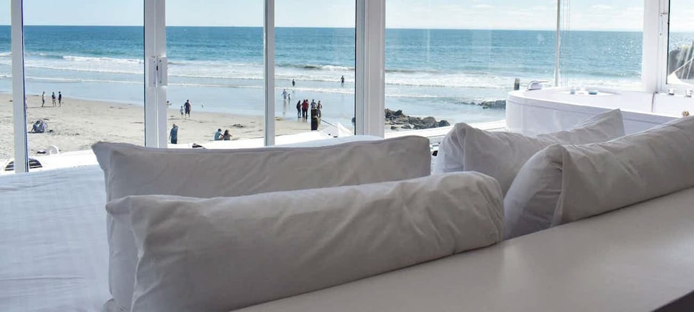 Sunio Jr Suite