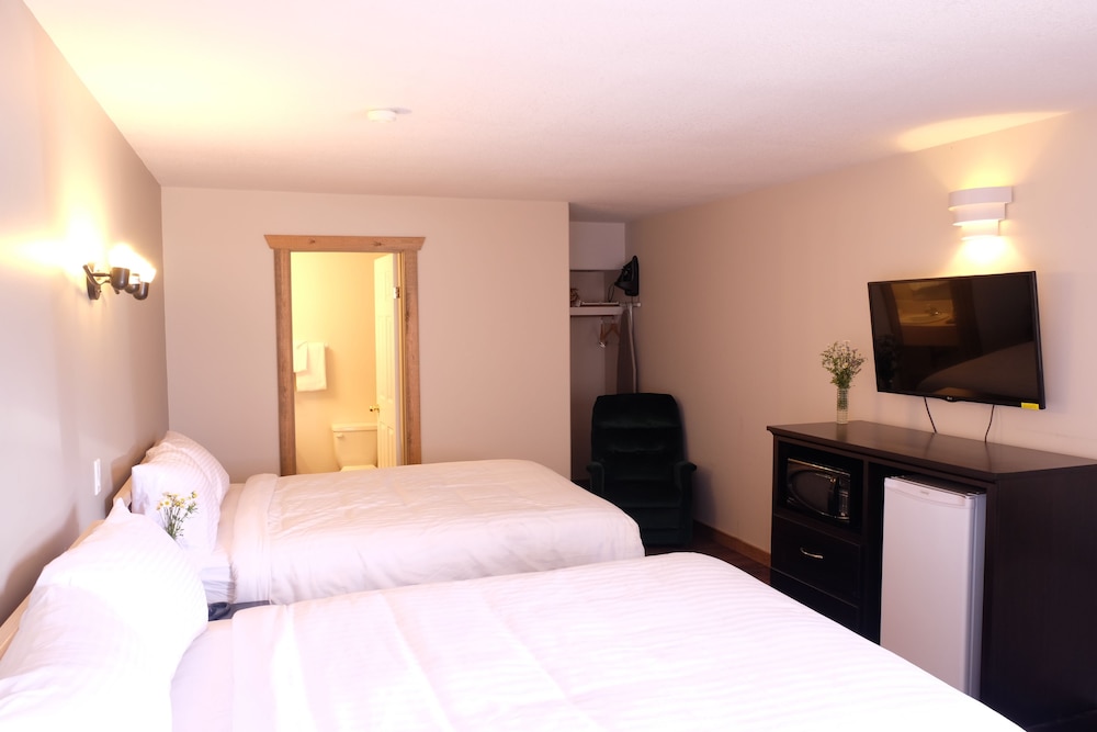 Standard Room, 2 Queen Beds photo 2