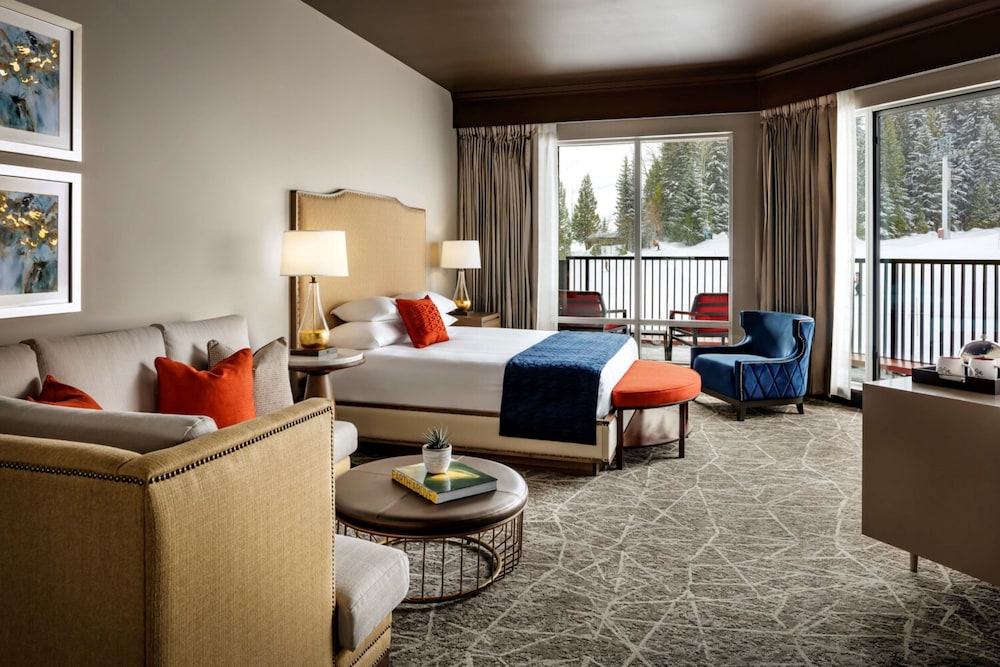 Suite, 1 King Bed, Mountain View (Balcony) photo 1