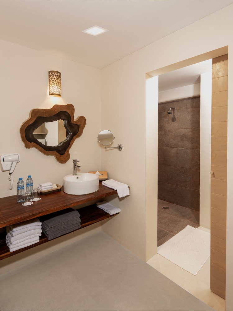 Deluxe Room - Photo 7