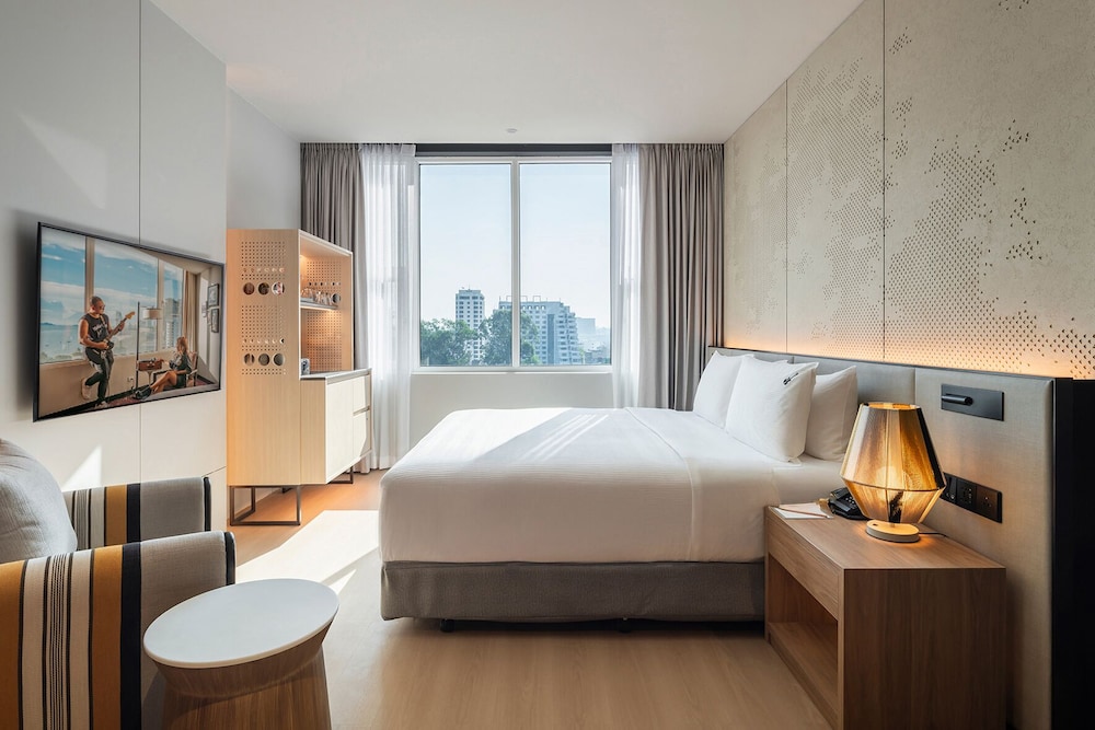 Deluxe City View - Newly Renovated