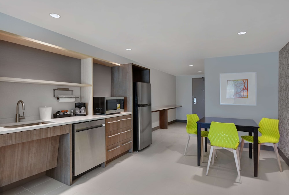 Suite, 1 King Bed, Accessible, Bathtub (Mobility & Hearing) - Photo 4