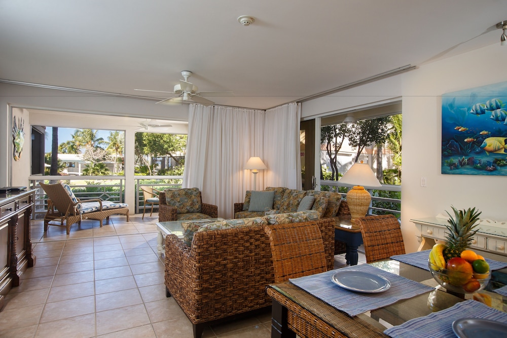 Deluxe Suite, 1 Bedroom, Partial Ocean View