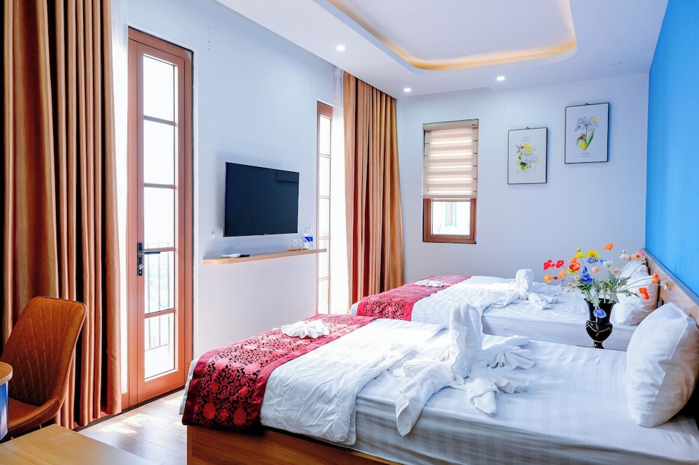Deluxe Triple Room, Partial Ocean View