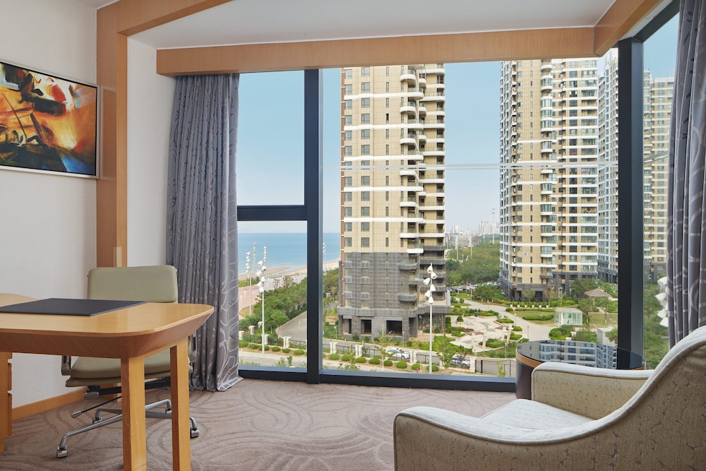 Deluxe Room, 1 King Bed, Ocean View - Photo 2