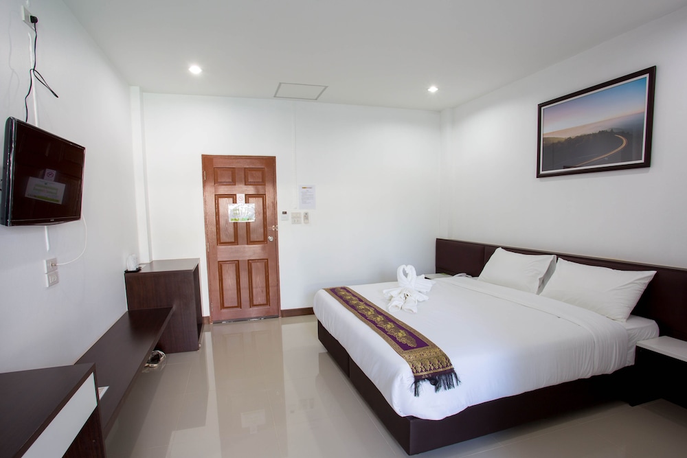 Standard Room, 1 King Bed photo 3