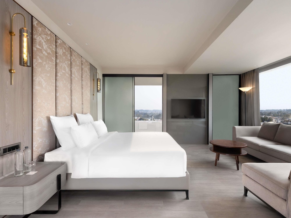 Superior Suite, 1 Double Bed, Balcony photo 2