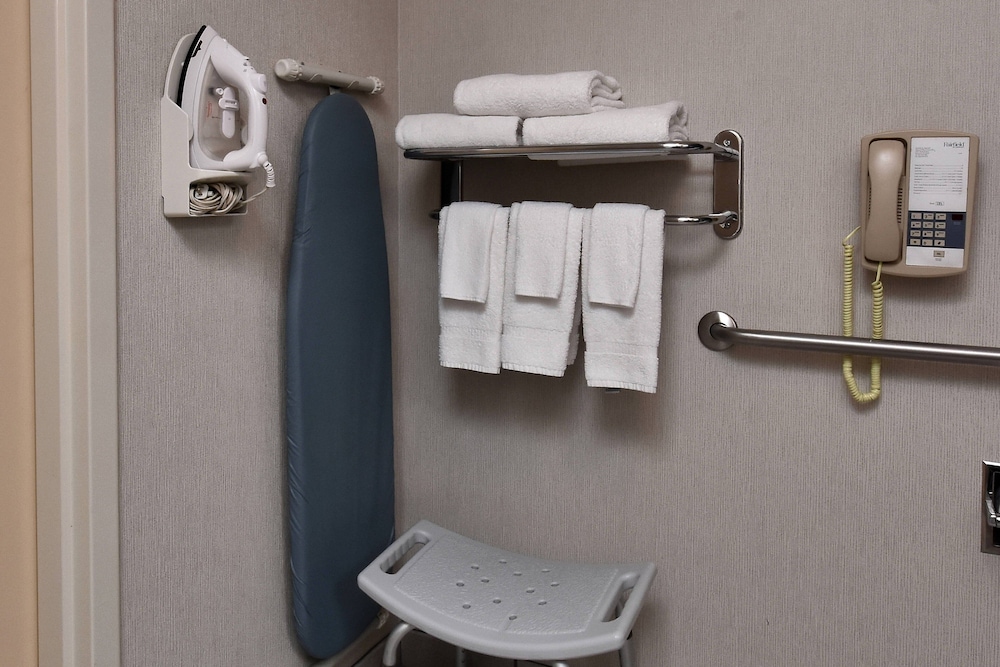 Room, 1 King Bed (Mobility/Hearing Accessible, Tub) - Photo 5