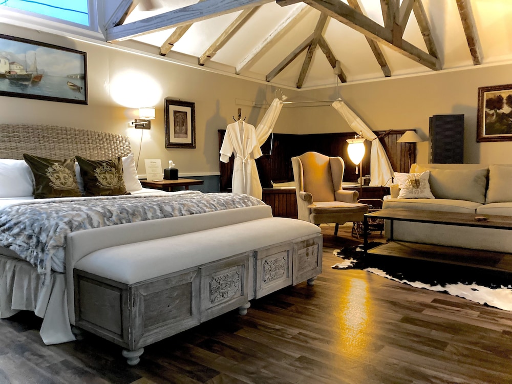 Honeymoon Suite, Jetted Tub (The Carriage House) photo 1